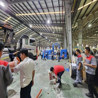 Máquina de colocação concebida para montagem de cabos de alimentação multi-núcleo LV MV com função de ajuste do passo de colocação e de pré-torção